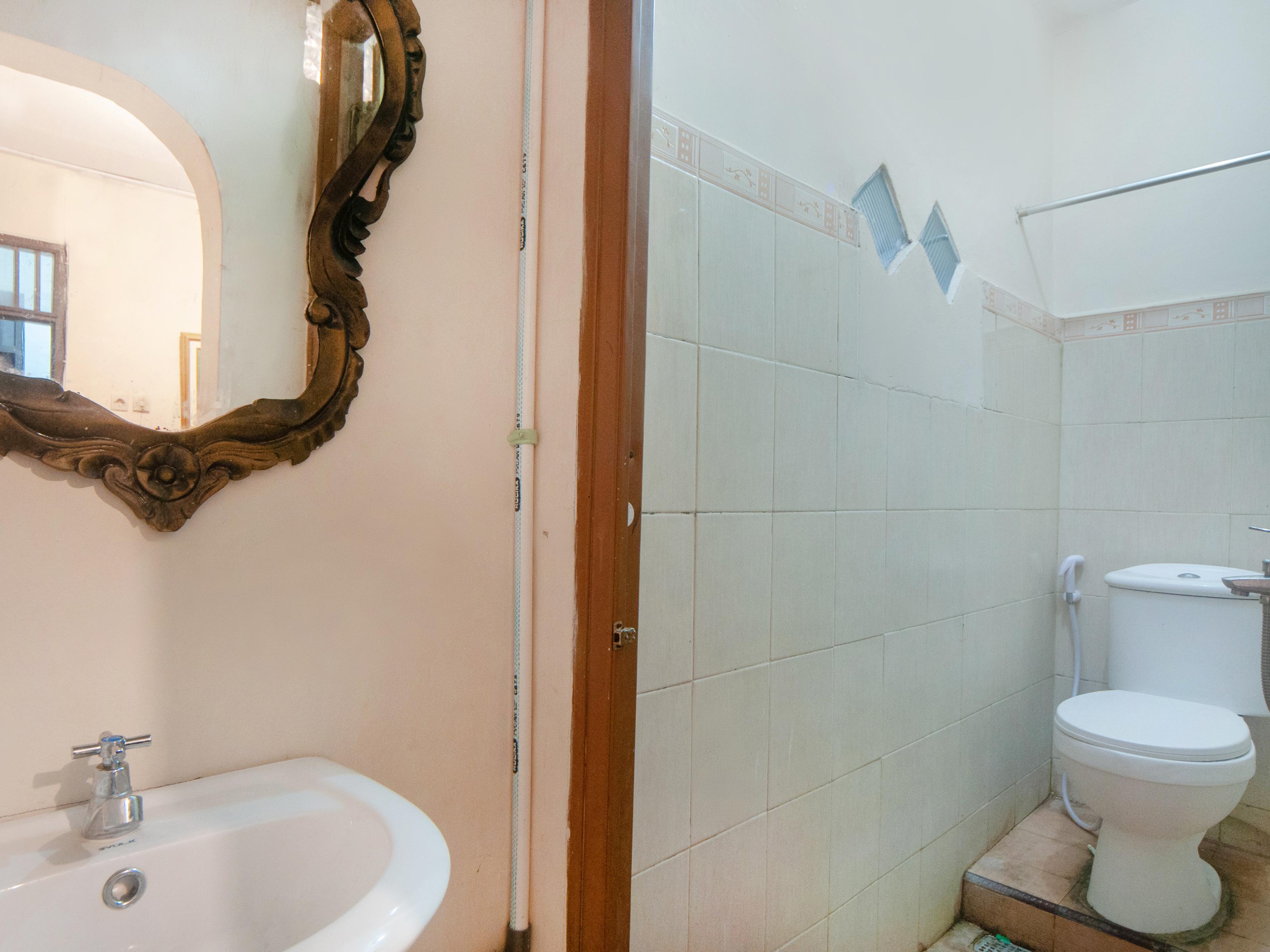 Oyo 2256 Danysa Guesthouse Jakarta Extérieur photo
